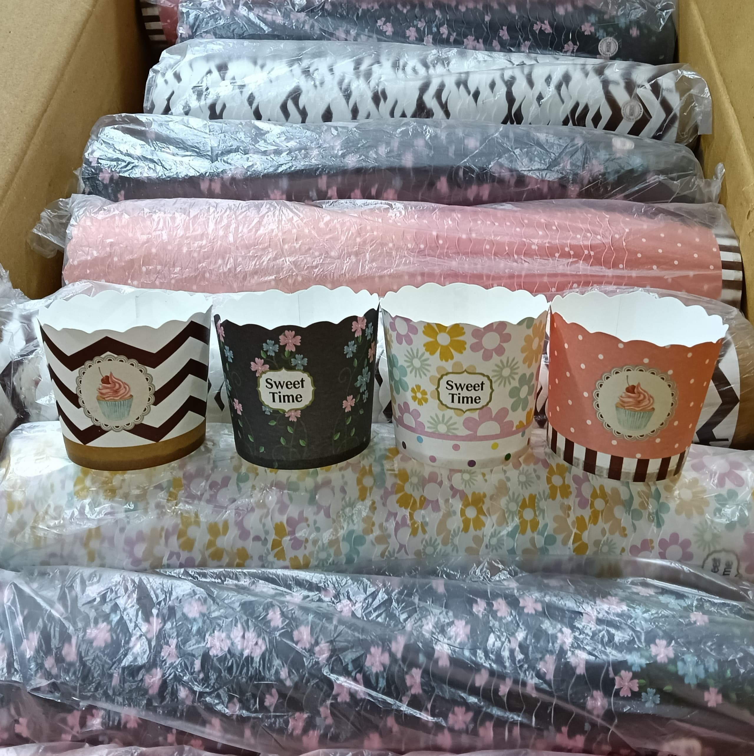 কাপকেক পেপার। muffin paper cup