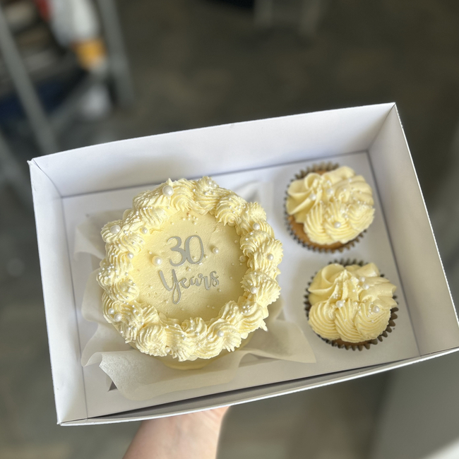 ২পিছ মাপিন+বেন্টো বক্স / muffin vento cake box