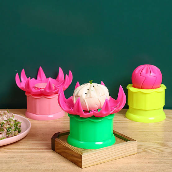 মোমো কাটার।  Momo cutter